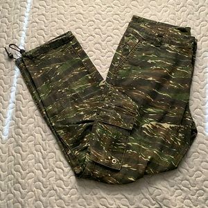 BlackTailor Camo Cargo Pants 32”